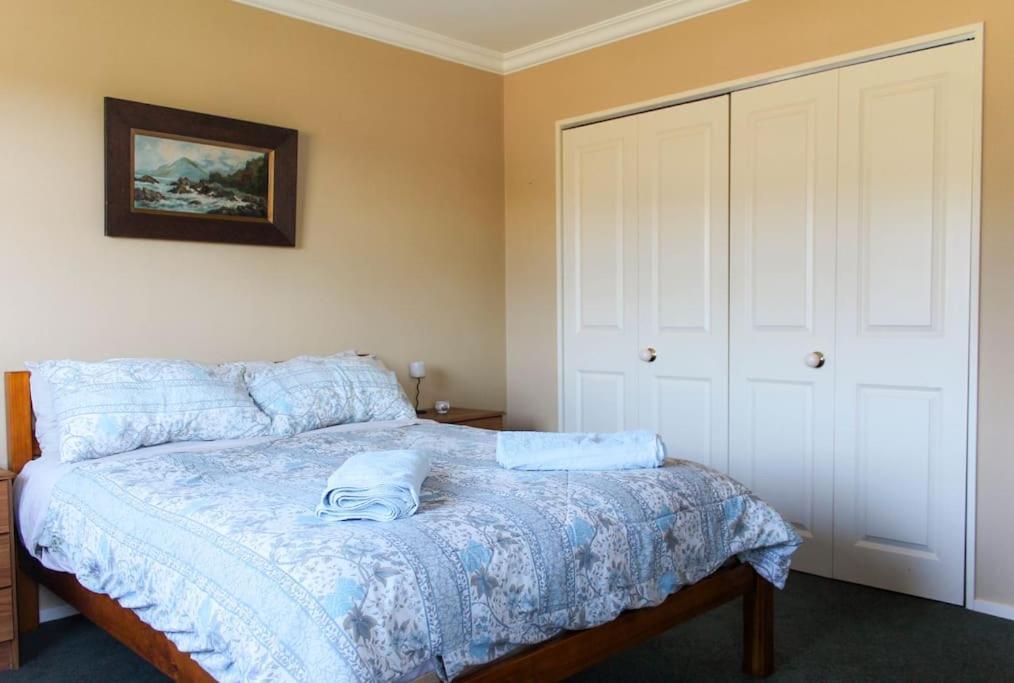 Tram Track Retreat Apartment Papatowai Bagian luar foto